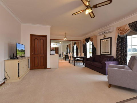 Wine Country Homestead 1br Studio - Accommodation Gladstone 3
