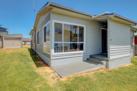 Wings And Waves - Accommodation Gladstone 2