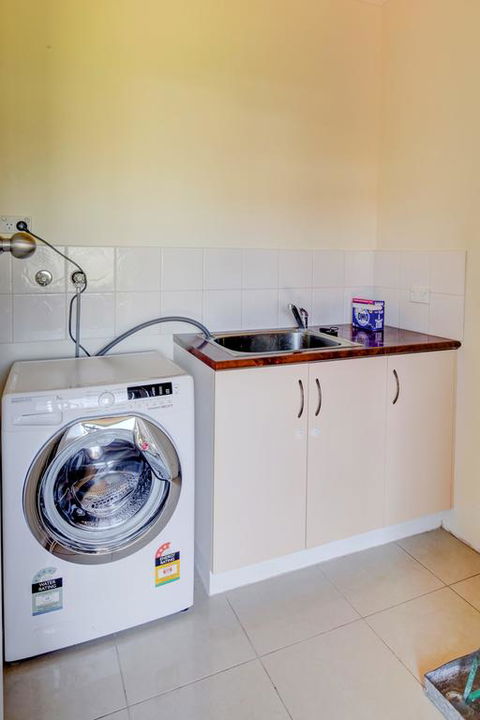 Wings And Waves - Accommodation Gladstone 3