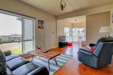 Wings And Waves - Accommodation Gladstone 1