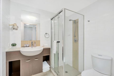 Wings Luxury Apartment Pink Poodle - Accommodation Gladstone 3