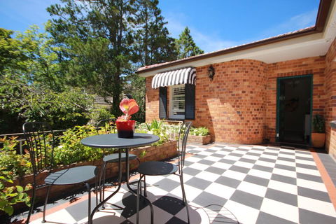 Winston Cottage At Three Sisters - Accommodation Gladstone 0