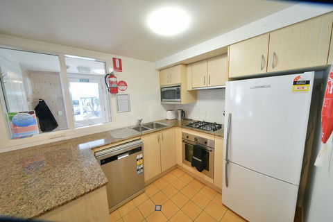 Wintergreen 3 - Accommodation Gladstone 2