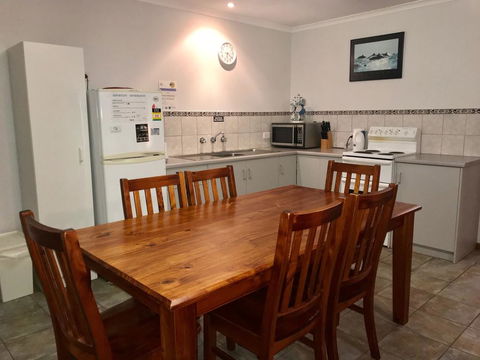 Wintersun Holiday Cottages - Accommodation Gladstone 2
