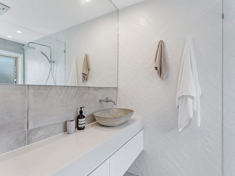 Wirragulla, 10 Marty Avenue - Stylish Modern House With Ducted Air Con & WIFI - Accommodation Gladstone 1