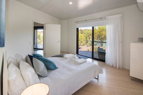 Wirraway Luxury Chalet - Accommodation Gladstone 2