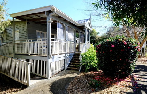Wisteria Cottage 95 Main Western Road - Accommodation Gladstone 2