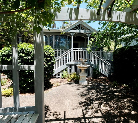Wisteria Cottage 95 Main Western Road - Accommodation Gladstone 1