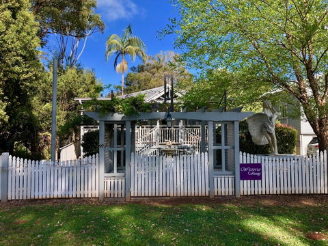 Wisteria Cottage 95 Main Western Road - Accommodation Gladstone 0