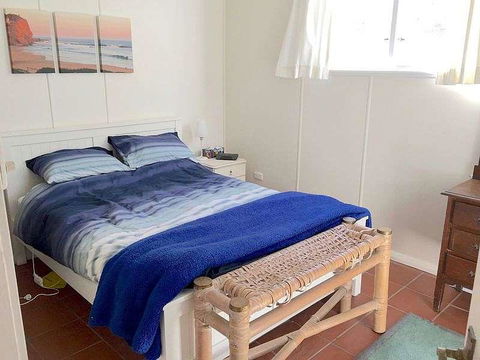 Wisteria Cottage On The Lagoon/Beach - Accommodation Gladstone 3