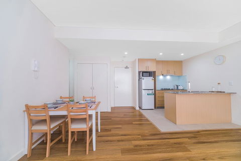 Wolli Creek Airport Serviced 2 Bedroom Apartment - Accommodation Gladstone 3