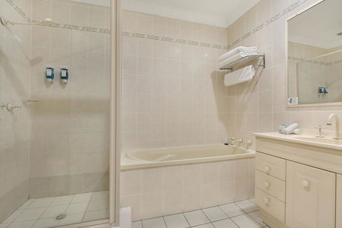 Wollongong Serviced Apartments - Accommodation Gladstone 2