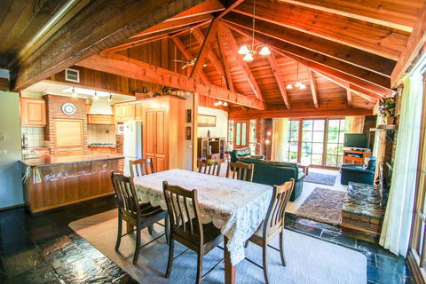 Wombat Hollow - Accommodation Gladstone 3