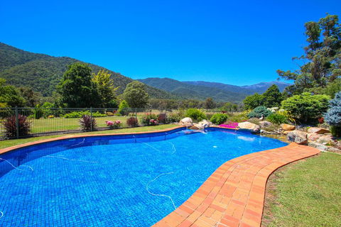 Wombat Hollow - Accommodation Gladstone 2