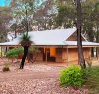 Woodstone Grass Tree Cottage - Accommodation Gladstone