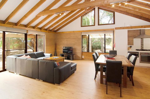Woodstone Possum Cottage - Accommodation Gladstone 3