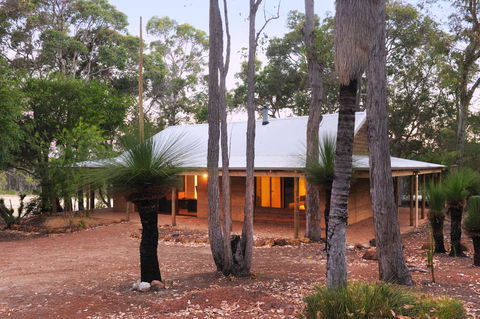 Woodstone Possum Cottage - Accommodation Gladstone 0