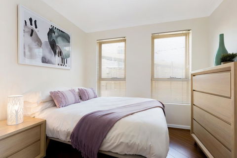 Woolloomooloo Modern Apartment 12BRK - Accommodation Gladstone 2