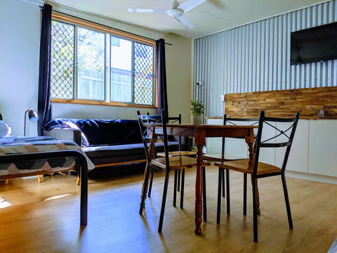 Woolshed Eco Lodge - Accommodation Gladstone 1