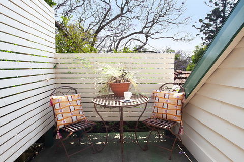 Woolwich Studio Bliss, Your Private Oasis By The Water - Accommodation Gladstone 2