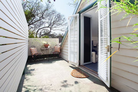 Woolwich Studio Bliss, Your Private Oasis By The Water - Accommodation Gladstone 3