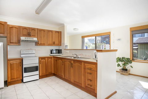 Wooroonga Crescent 9 Kioloa NSW 2539 - Accommodation Gladstone 1