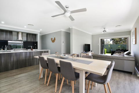 Wowly Waters - Pet Friendly - 1 Min Walk To Beach - Accommodation Gladstone 2