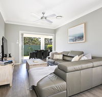 Wowly Waters - Pet Friendly - 1 Min Walk to Beach - Accommodation Gladstone