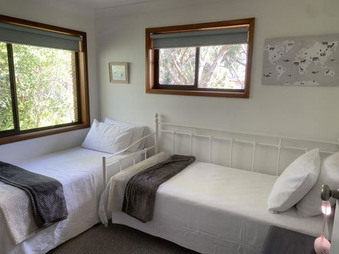 Wreck Beach Cottage @ Shoal Bay - Accommodation Gladstone 3