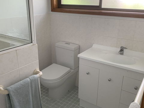 Wreck Beach Cottage @ Shoal Bay - Accommodation Gladstone 2