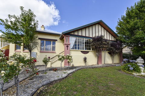 Wyatt Guest House - Accommodation Gladstone 2