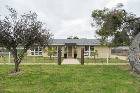 Xanadu Shores - Accommodation Gladstone 0