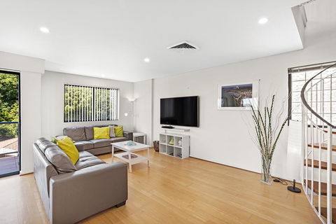 Yacaaba Terrace, Unit 9, 3 Yacaaba Street - Accommodation Gladstone 2