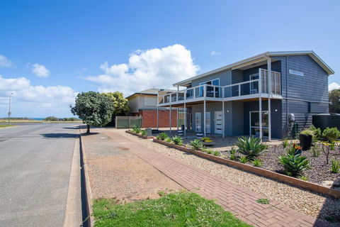 Xanadu - Aldinga Beach - Accommodation Gladstone 1
