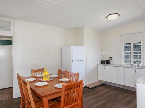 Yamba Pilot Cottage 2 - Pets Welcome - Close To Beach - Accommodation Gladstone 2