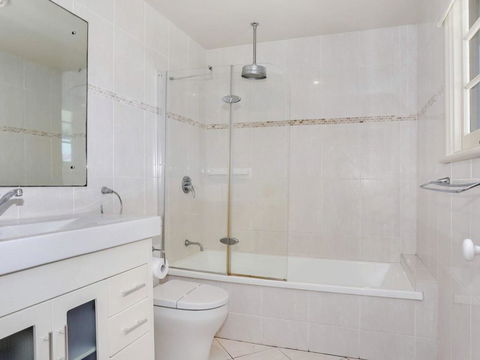 Yamba Pilot Cottage 2 - Pets Welcome - Close To Beach - Accommodation Gladstone 3