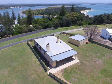 Yamba Pilot Cottage 2 - Pets Welcome - Close To Beach - Accommodation Gladstone 0