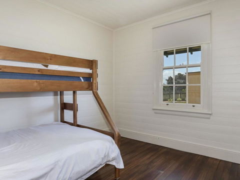 Yamba Pilot Cottage 2 - Pets Welcome - Close To Beach - Accommodation Gladstone 1