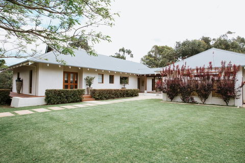 Yallingup Villas - Accommodation Gladstone 0