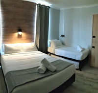 Yamba Central Hotel and Backpackers - Accommodation Gladstone