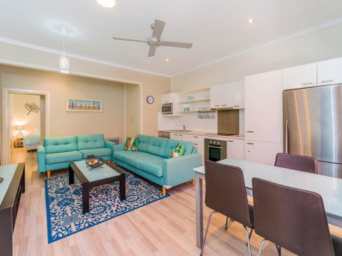 Yamba Daze - Sunset - Pet Friendly - Accommodation Gladstone 1