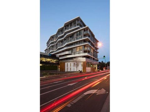 Yarra River Luxury 1BD Apartment - Accommodation Gladstone 2