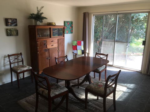 Yarram Cottage: Art And Accommodation - Accommodation Gladstone 3