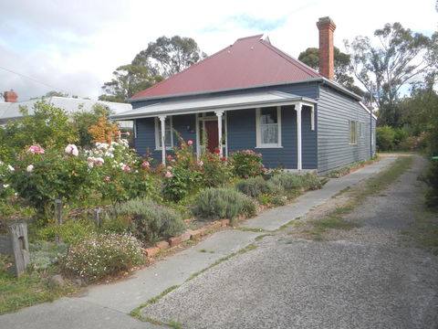 Yarram Cottage: Art And Accommodation - Accommodation Gladstone 1