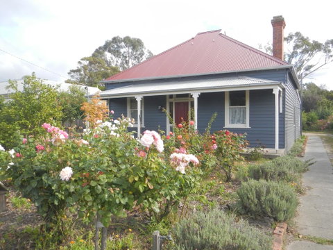 Yarram Cottage: Art And Accommodation - Accommodation Gladstone 0