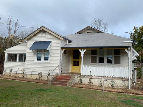 Yellow Door House Adelong - Accommodation Gladstone 1
