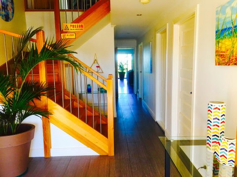 Yes Holiday Home - Accommodation Gladstone 2