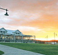 York Cove Holiday Hotel - Accommodation Gladstone
