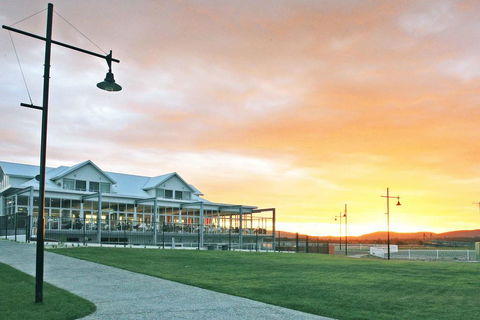 York Cove Holiday Hotel - Accommodation Gladstone 0