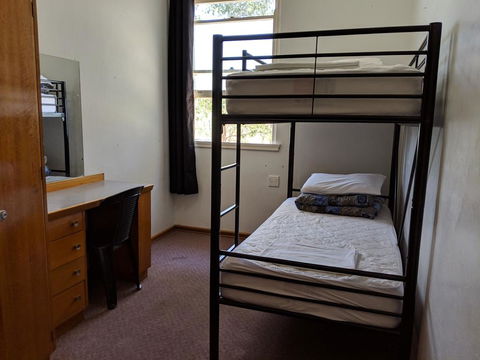 Young Budget Accommodation - Accommodation Gladstone 2